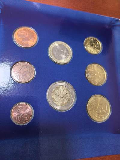 长老汇蛇年精选第三十场拍卖 2002圣马力诺8枚套欧元，卡装，有污迹，克书275美金