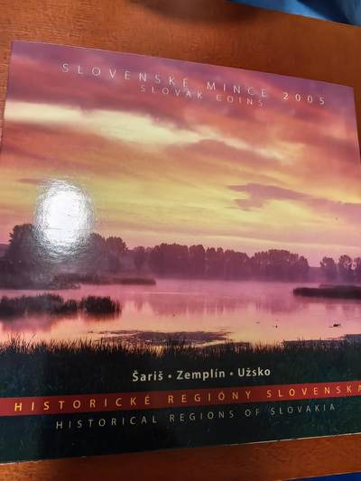 长老汇马年精选第二场拍卖 - 2005斯洛伐克5枚套，卡装，含双色金属章1枚