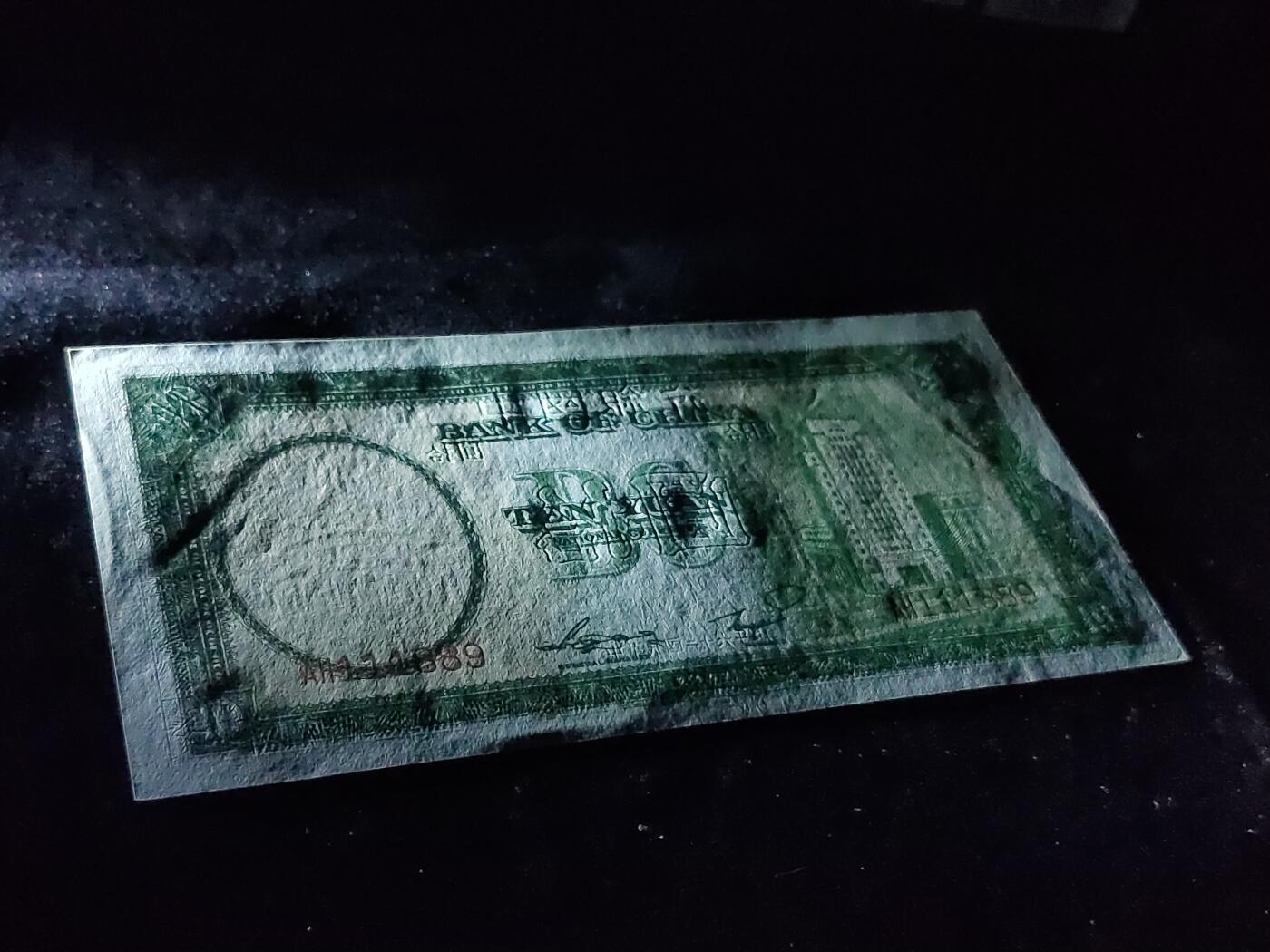 每日随心十拍025 <混拍> 中华民国二十六年，中国银行拾元，十元，全新直板原票，凹凸感强烈，无47,豹子头，倒置号  AH111889 