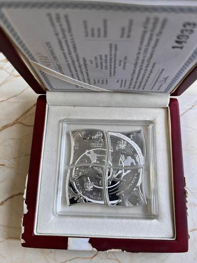 第169期拍卖【长期征集拍品】 - 波兰2012年世界杯足球异形纪念银币，925银，14.14克*4，发行量15000套，有氧化