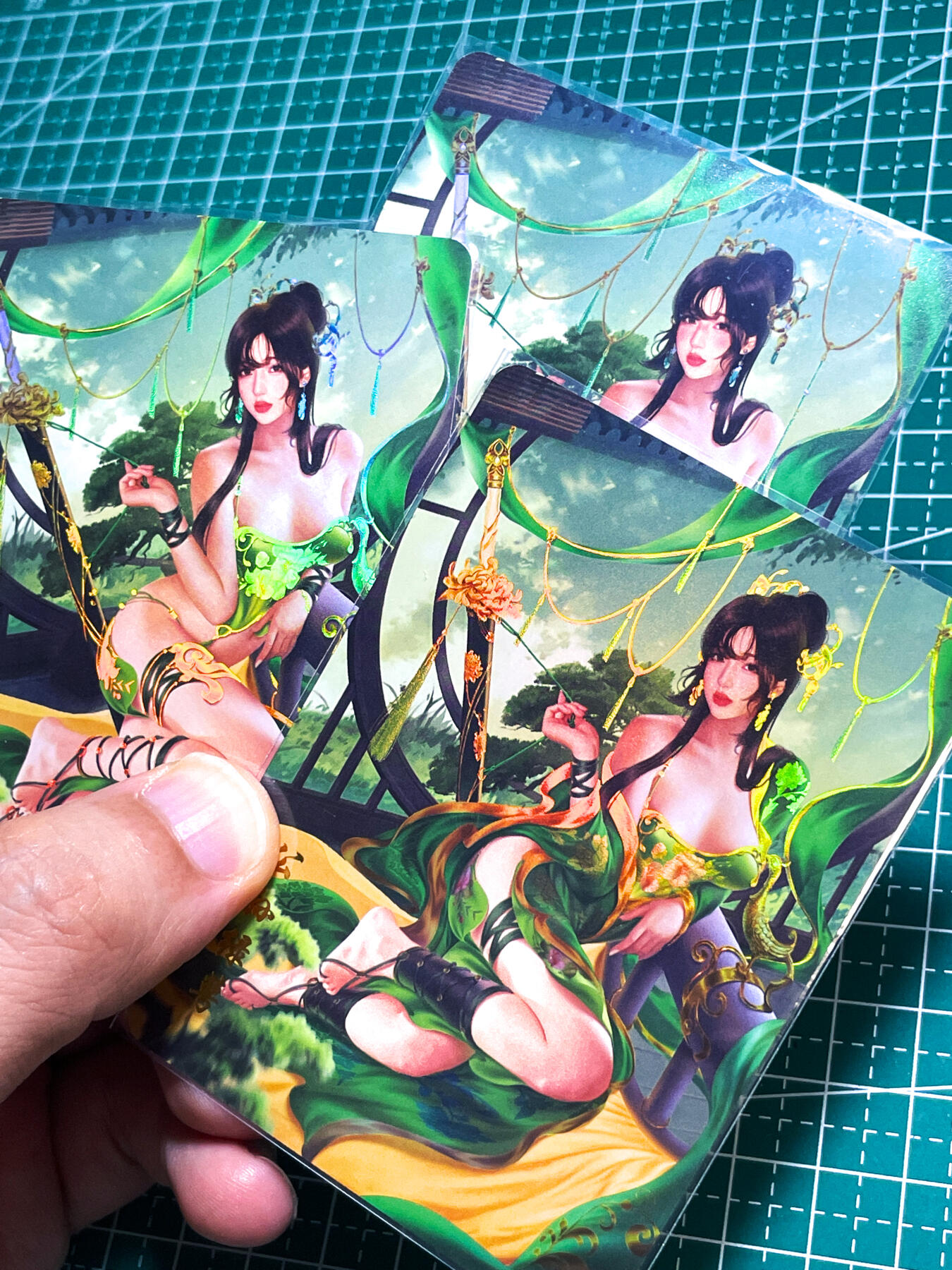 显眼宝25期 颜值精选 涅槃卡牌   原创神雕侠侣系列卡   公孙绿萼三渐变  共3张   折光彩闪   大卡尺寸  63*88