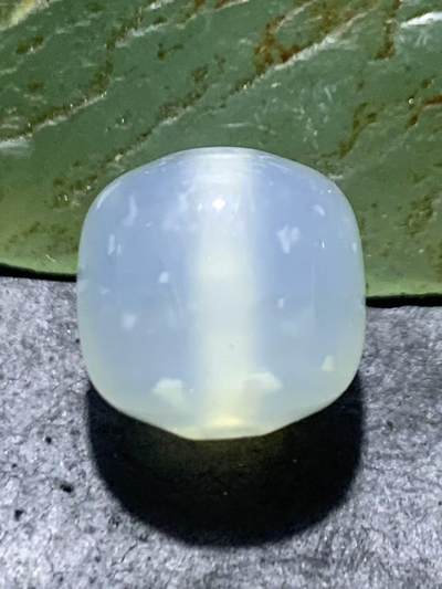 精美高玉化荔枝冻玛瑙老形桶珠一颗。， - 精美高玉化荔枝冻玛瑙老形桶珠一颗。，