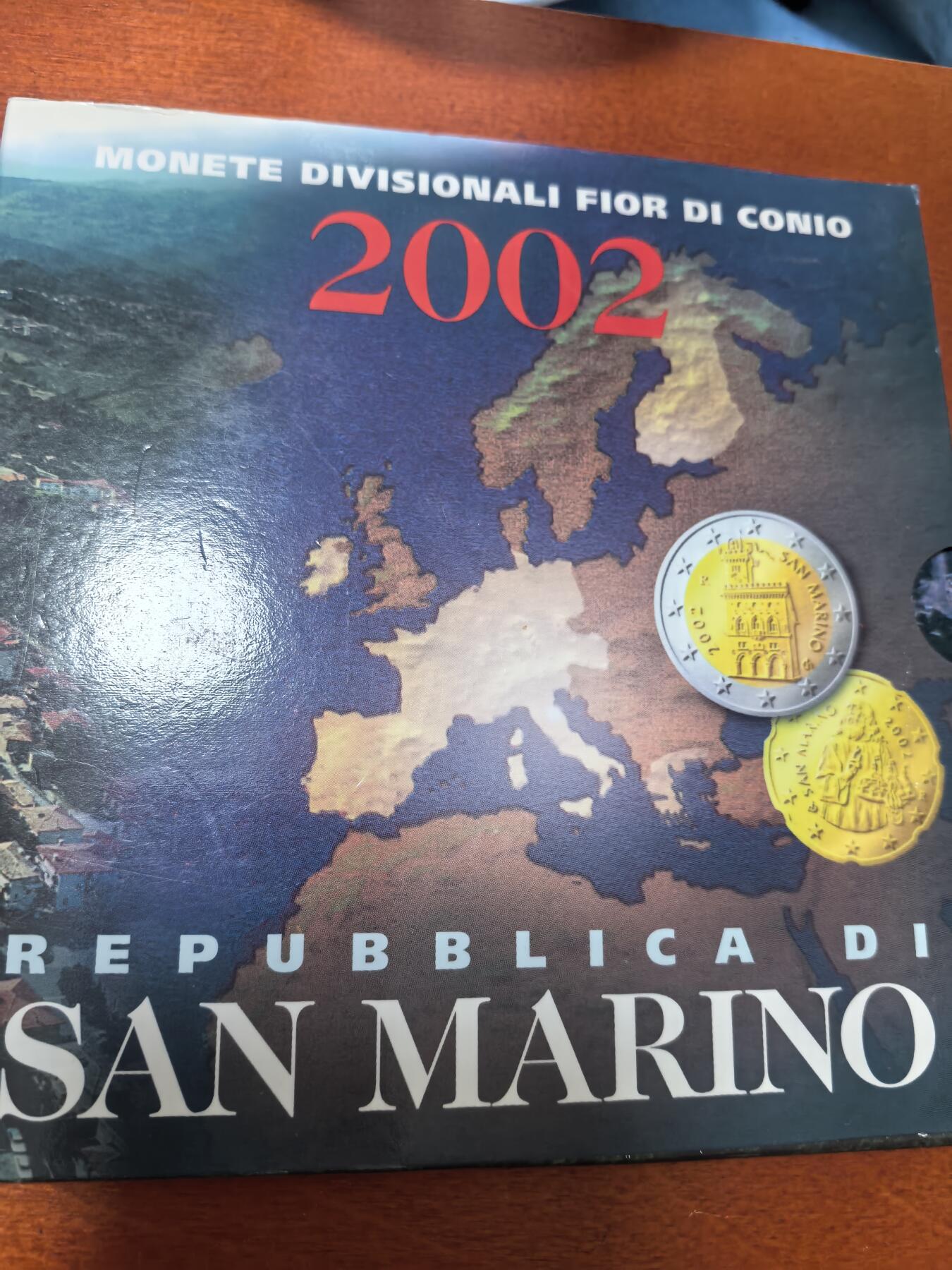 长老汇蛇年精选第三十场拍卖 2002圣马力诺8枚套欧元，卡装，有污迹，克书275美金