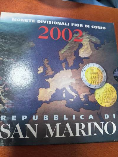 长老汇蛇年精选第三十场拍卖 2002圣马力诺8枚套欧元，卡装，有污迹，克书275美金