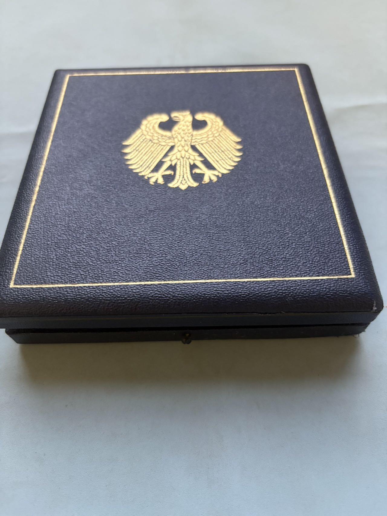 盛世勋华——号角文化勋章邮票专场拍卖第273期 联邦德国指挥官级十字勋章 带原盒 卡扣有损
