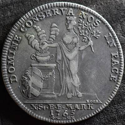 【良泉】第36期【直播场】8月21日晚19.30点开拍！173组，西方古代钱币、杂项专场 - 【原包浆无洗】1765年【德意志 纽伦堡】站人拿花泰勒，（正面类似女巫炮制魔药，很受欢迎的品种）27.91克