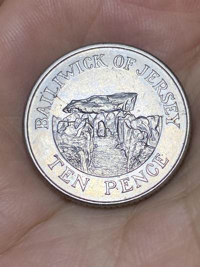 2025年第七十三场(总第九十九场）外国好品散币(免佣金) 英属泽西岛🇯🇪1992年10便士(伊丽莎白二世中年花冠，缩小尺寸版首发年仅发行3年)