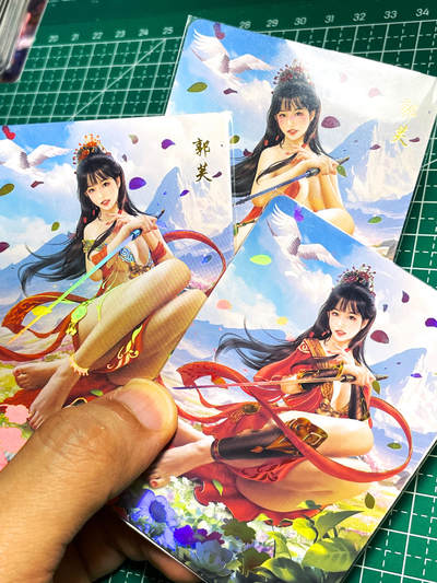 显眼宝25期 颜值精选 - 涅槃卡牌   原创神雕侠侣系列卡   郭芙三渐变  共3张   折光彩闪   大卡尺寸  63*88