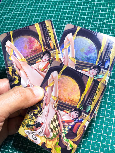 显眼宝25期 颜值精选 - 涅槃卡牌   原创神雕侠侣系列卡   洪凌波三渐变  共3张   折光彩闪   大卡尺寸  63*88