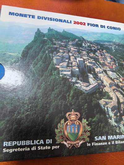 长老汇蛇年精选第三十场拍卖 2002圣马力诺8枚套欧元，卡装，有污迹，克书275美金