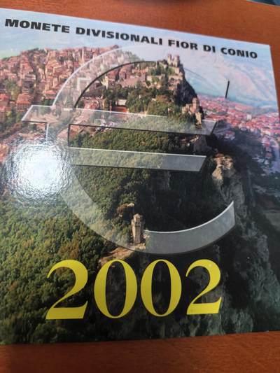 长老汇蛇年精选第三十场拍卖 2002圣马力诺8枚套欧元，卡装，有污迹，克书275美金