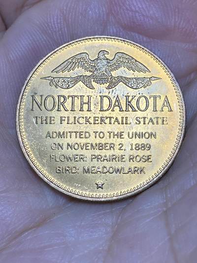 2025年第七十三场(总第九十九场）外国好品散币(免佣金) 精美–美国🇺🇸北达科他州纪念章(北达科他州地图和州府俾斯麦，第39个加入美国联邦的州)