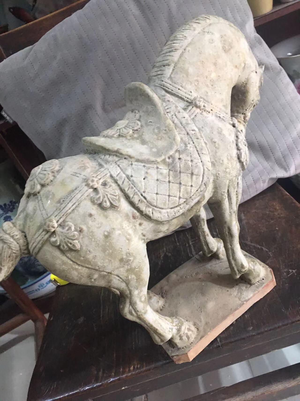 青釉马摆件，生态好，尺寸大，造型漂亮，见图示