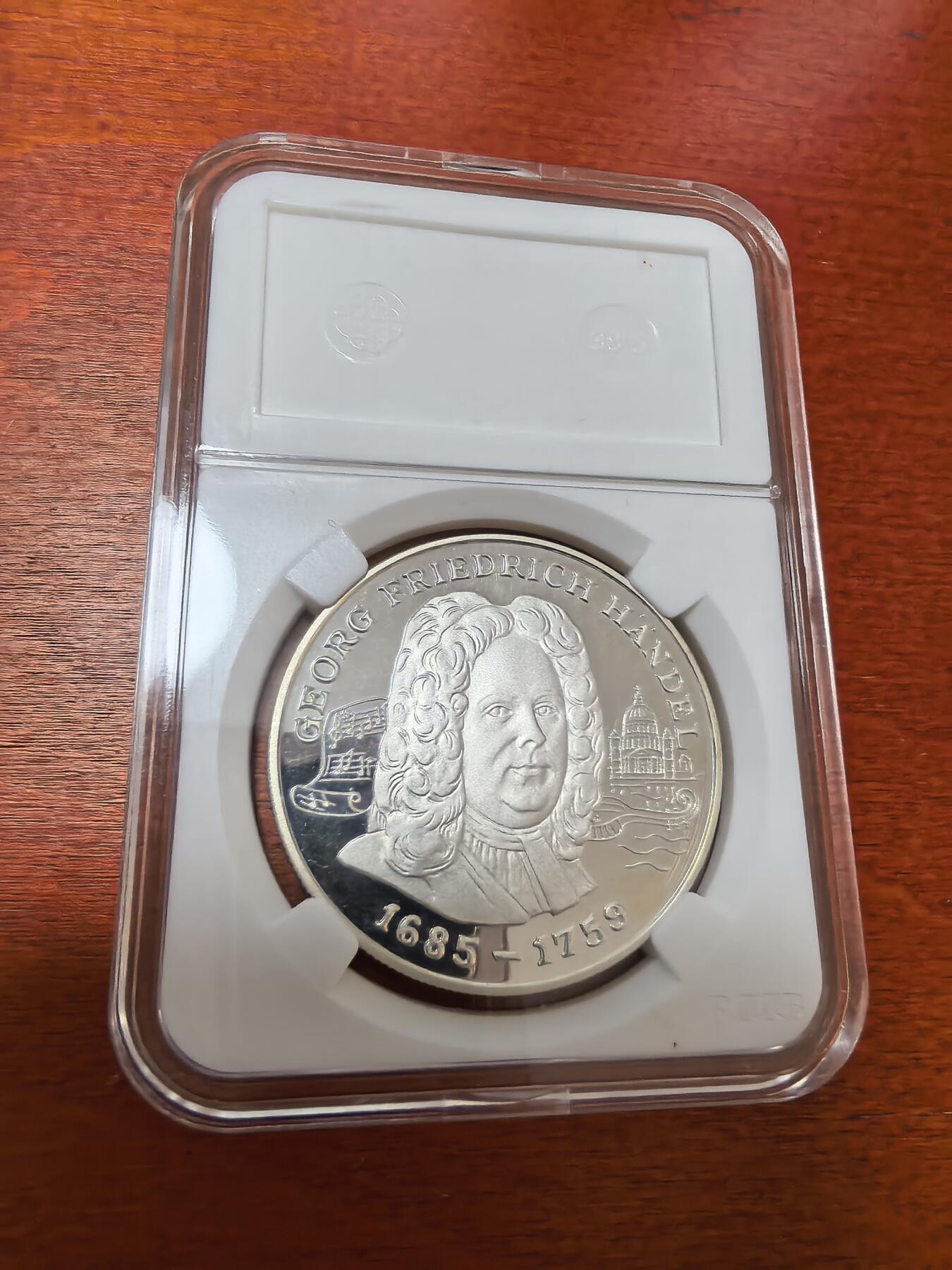 长老汇蛇年精选第三十场拍卖 1998安道尔亨德尔10第纳尔精制银币，发行量25000，1盎司925银，自装盒