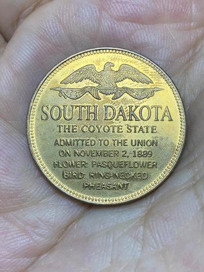 2025年第七十三场(总第九十九场）外国好品散币(免佣金) 美国🇺🇸南达科他州纪念章(南达科他州地图和州府皮尔，第40个加入美国联邦的州)