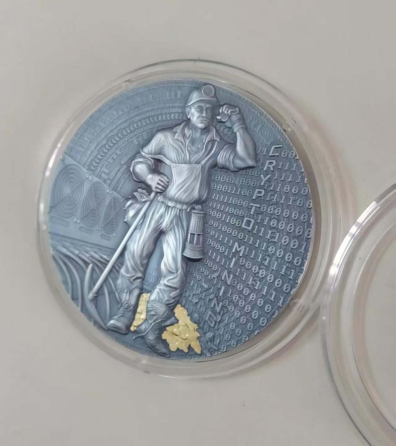 第168期拍卖【长期征集拍品】 纽埃2021，“(0,1 二进制)加密数字货币采矿” , 50克加大(直径达50mm)、高浮雕、仿古、镀金银币. 盒证全. 新颖创新银币.国外原售价310+美元