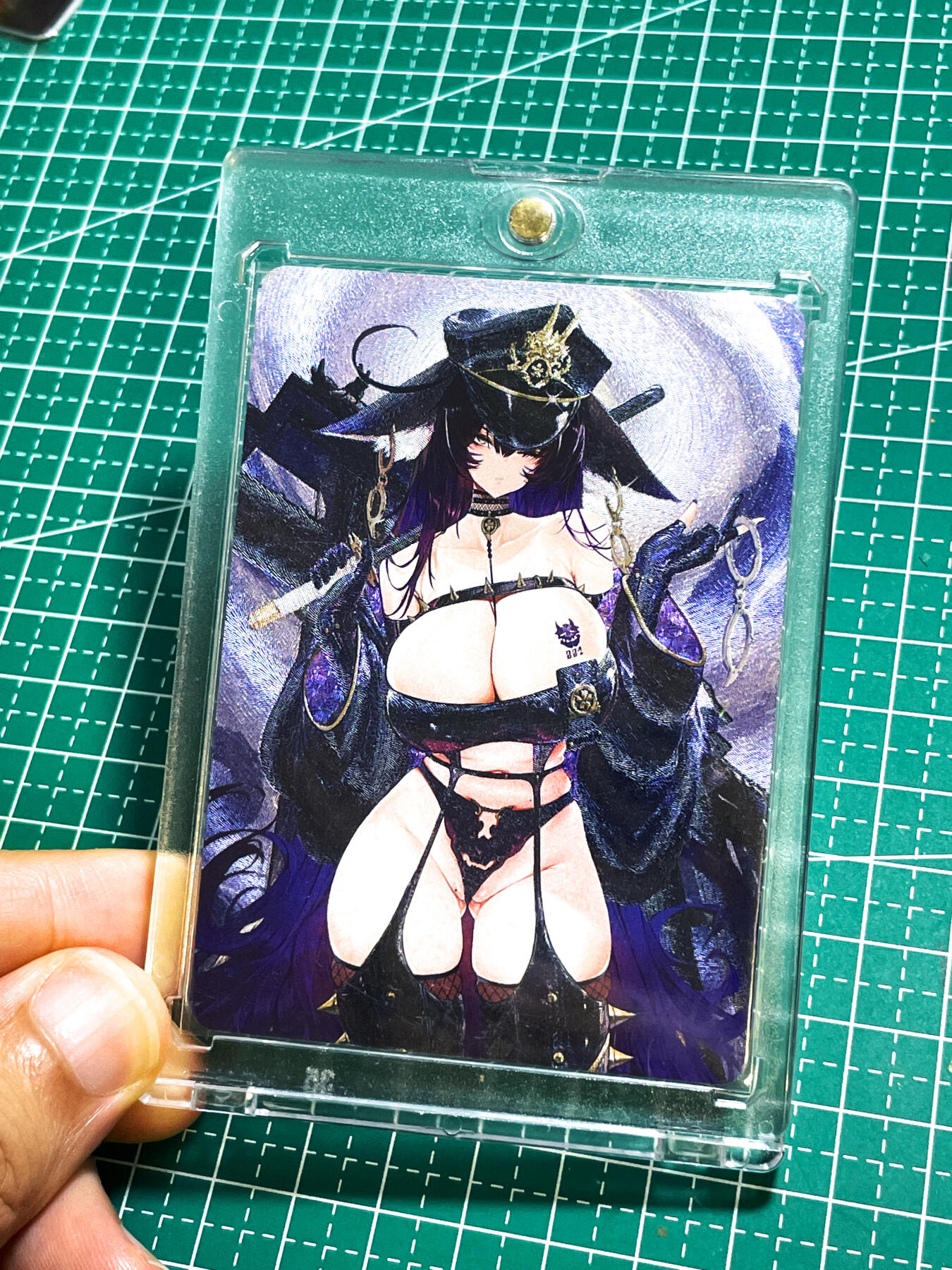 显眼宝25期 颜值精选 【带卡砖】 五月卡牌 动漫角色卡 军官武藏  非常精美 背后线稿 一张 粗闪卡  63*88