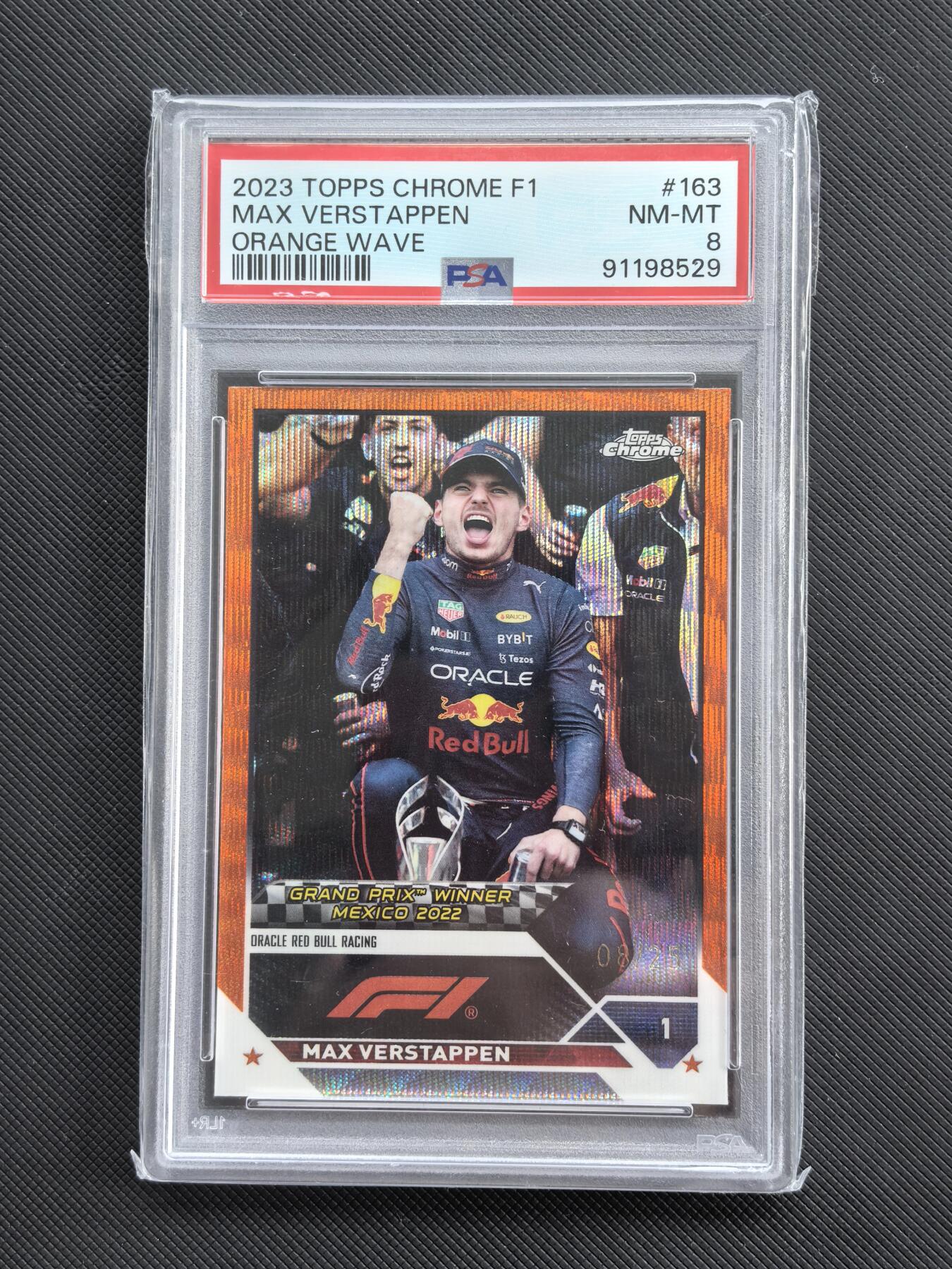【博洋堂】卡牌拍卖专场第002期 2023 Topps Chrome F1 赛车卡 维斯塔潘 红牛车队 2022年墨西哥大奖赛夺冠 08/25编 橙波纹折 全球限量仅25张 PSA评级8分 精品收藏