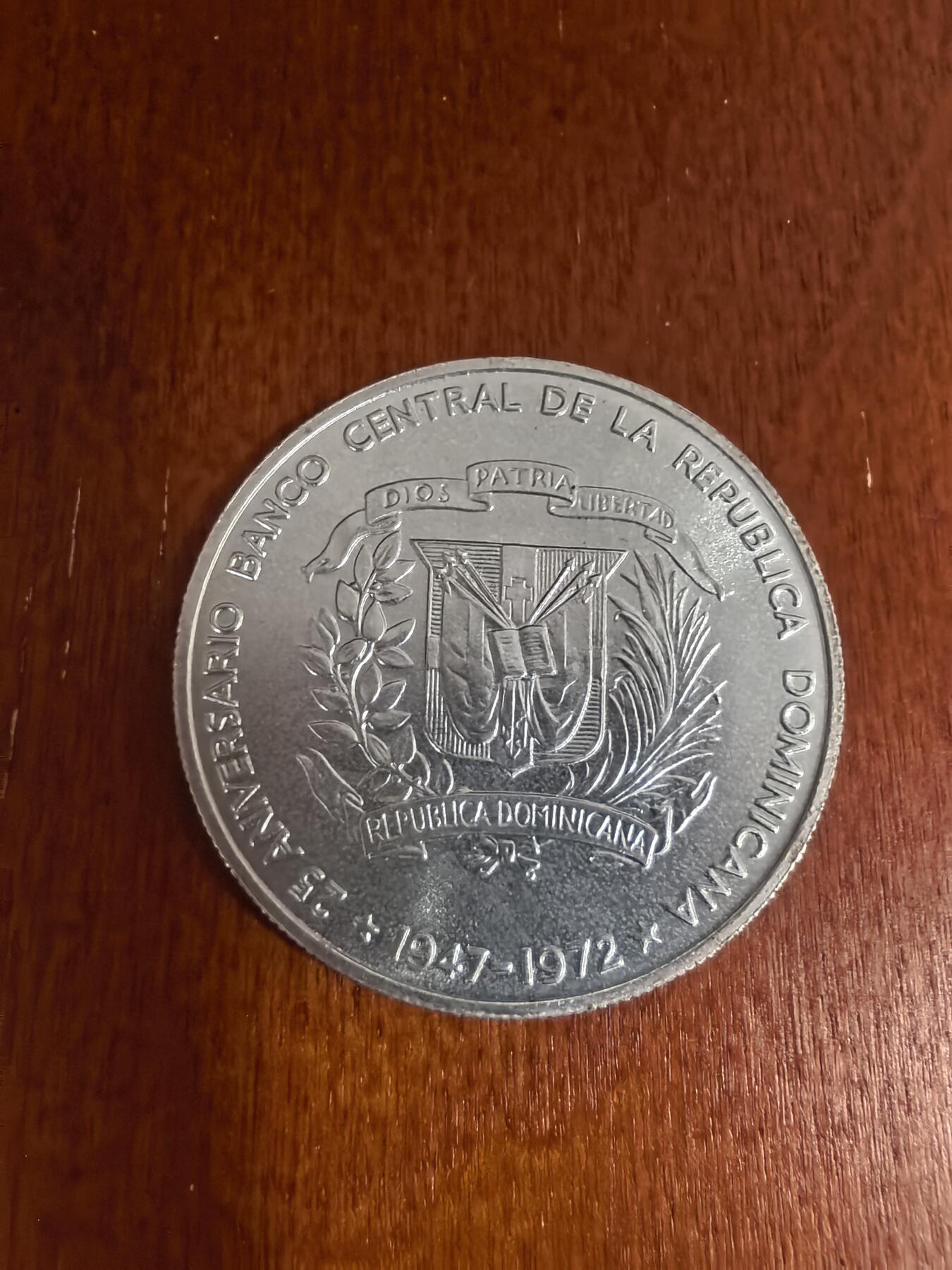 长老汇蛇年精选第三十一场拍卖 1972南美国家多米尼加银行1比索银币，热门