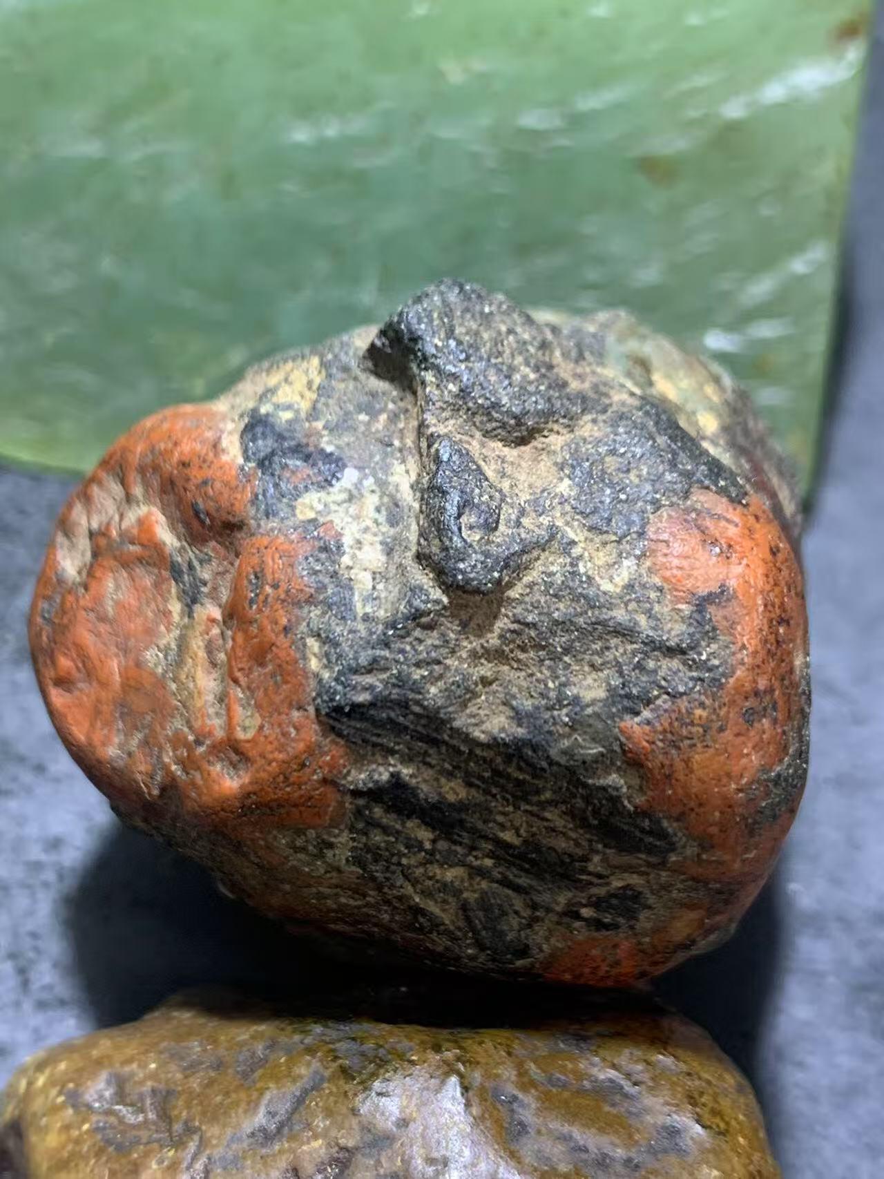 精美黑红皮开窗料冰飘柿子红南红玛瑙原石一颗