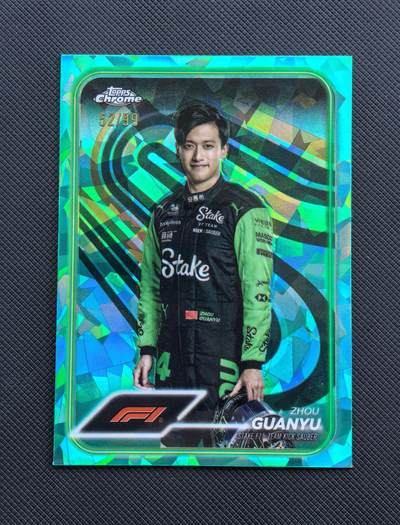 【博洋堂】卡牌拍卖专场第002期 - 2024 Topps Chrome F1 赛车卡 蓝宝石系列 周冠宇 索伯车队 定妆照 52/99编 青碎冰折