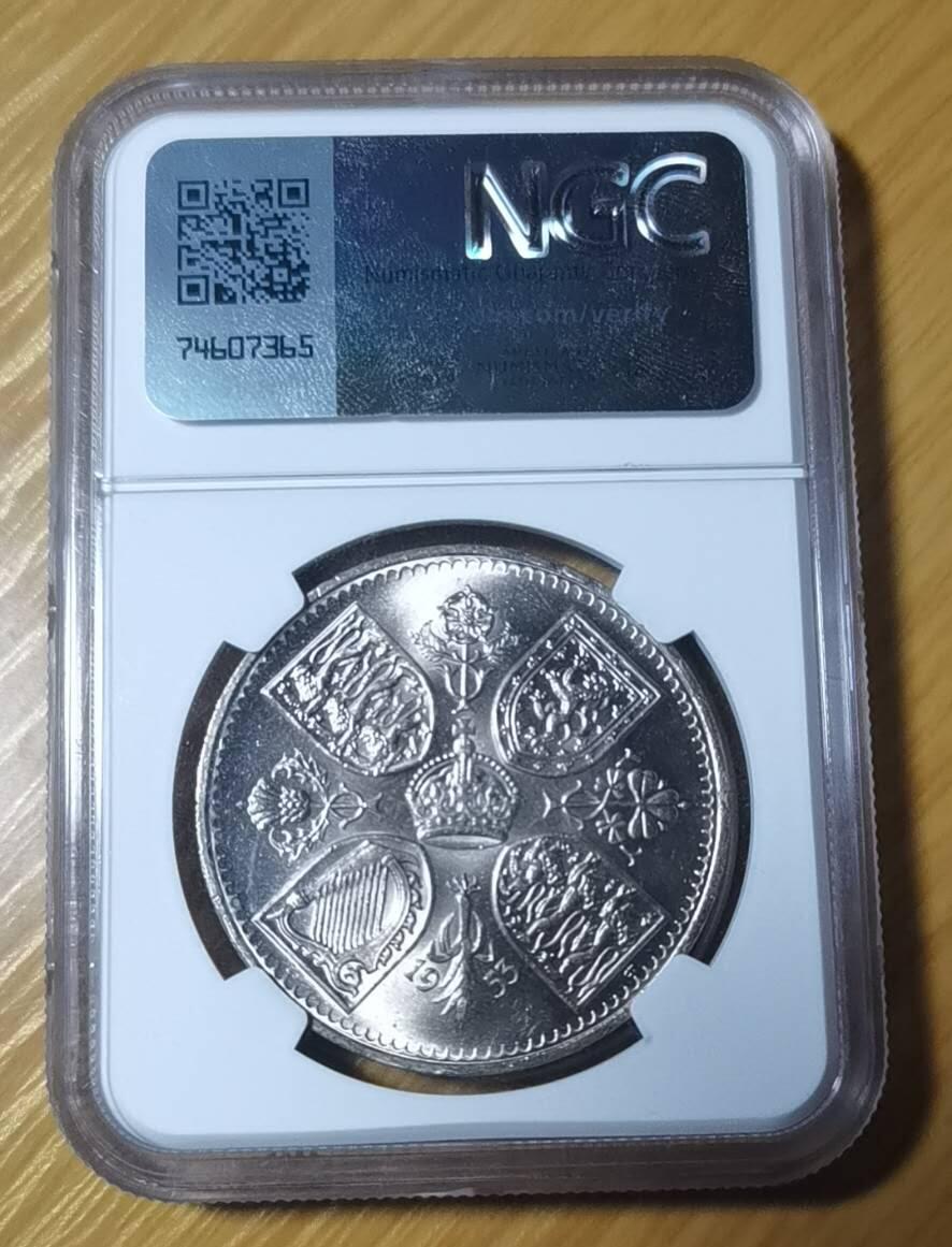 YDQ8805场 英国女王登基纪念币高分