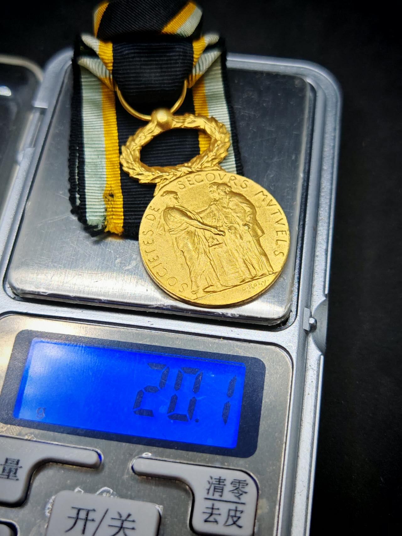 凯旋世界勋赏（第17期）（欢迎送拍）（对拍品有疑问请询问客服，不接受到手刀，出价默认拍品品相。请认真阅读拍卖规则！出价默认已认可！）（收到货请录制开箱视频，无视频概不处理问题。） 法国黄金制互助奖章打金标