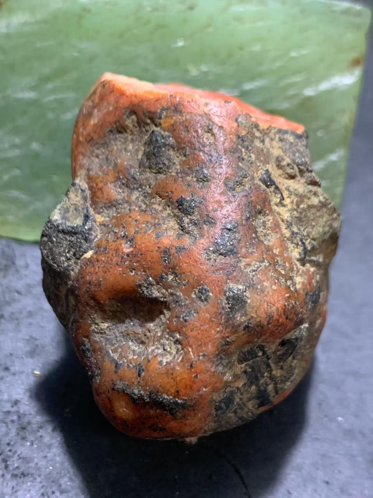 精美黑红皮开窗料冰飘柿子红南红玛瑙原石一颗