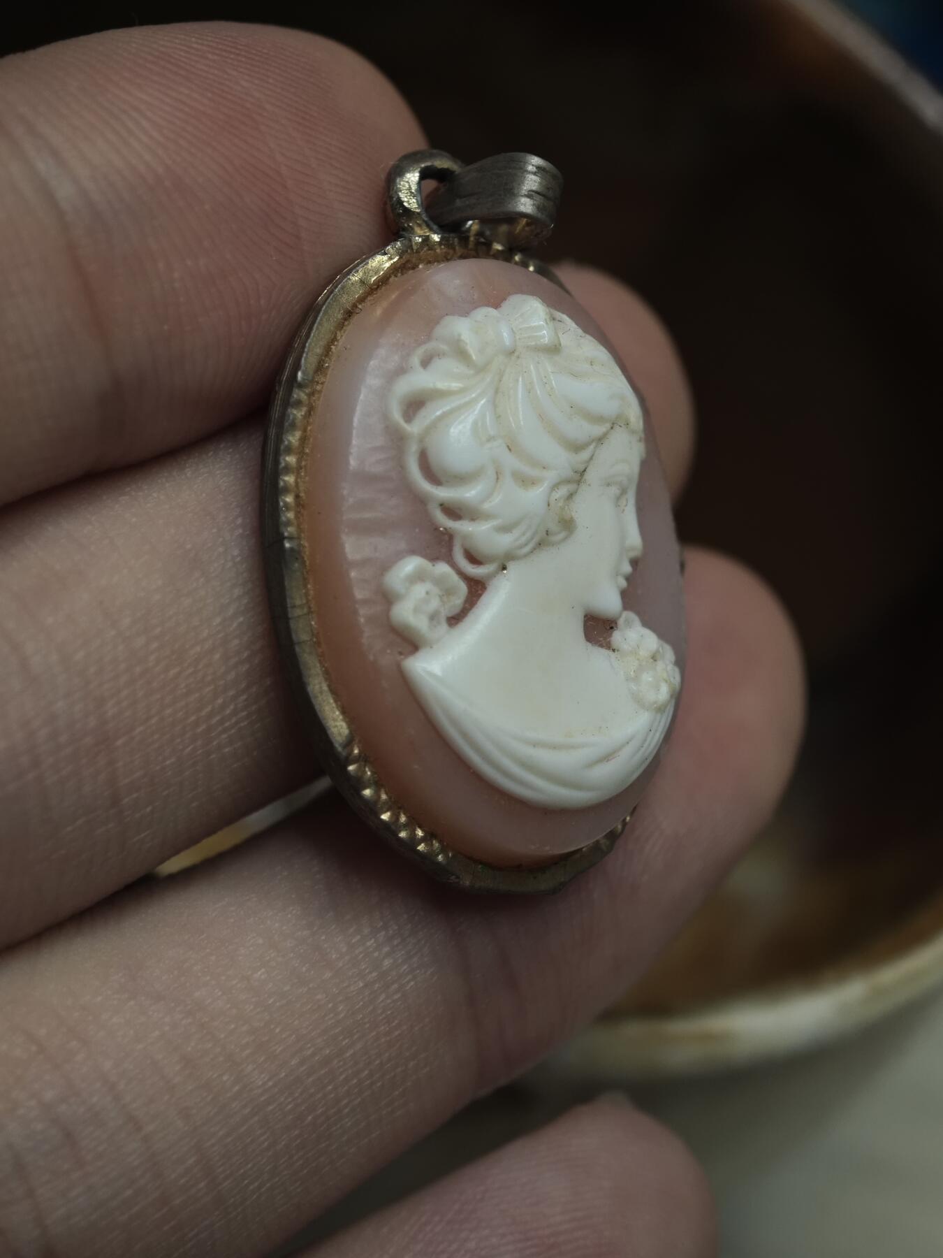 丝路的贵霜小店•暑期末期「第8期」 英国老式卡梅奥cameo（本人于苏格兰Stewarton小镇著名古董店Past & Present购入）