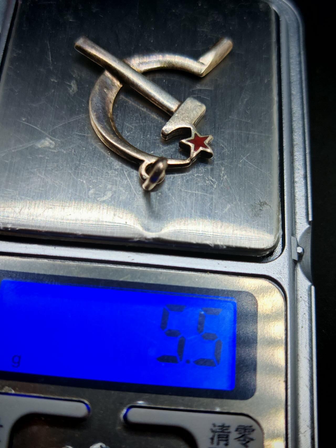 凯旋世界勋赏（第17期）（欢迎送拍）（对拍品有疑问请询问客服，不接受到手刀，出价默认拍品品相。请认真阅读拍卖规则！出价默认已认可！）（收到货请录制开箱视频，无视频概不处理问题。） 苏联党徽首饰银制打标
