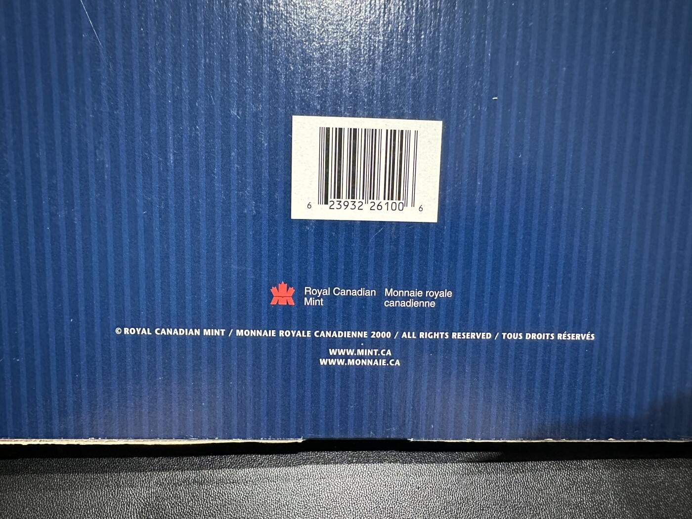 《外钞收藏家》第五百五十三期（本期品种丰富的纪念钞）（本平台长期征集拍品、欢迎藏友们联系合作） 2000年加拿大千禧年纪念币12枚一起 精美包装