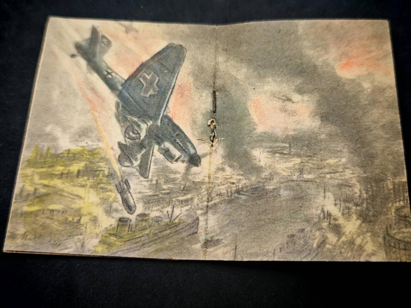凯旋世界勋赏（第17期）（欢迎送拍）（对拍品有疑问请询问客服，不接受到手刀，出价默认拍品品相。请认真阅读拍卖规则！出价默认已认可！）（收到货请录制开箱视频，无视频概不处理问题。） 德三骑士铁十字获得者空军上校小故事书