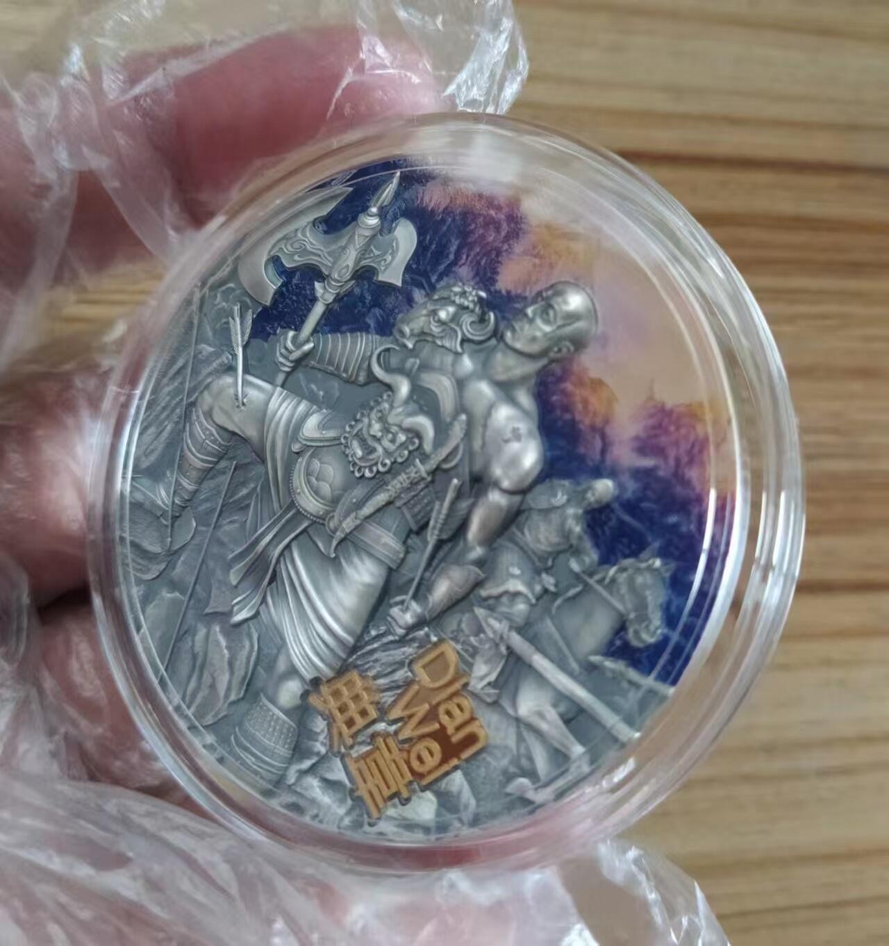 第168期拍卖【长期征集拍品】 纽埃2021年，三国系列(3)-典韦， 3盎司加大(直径达55mm) ,超高浮雕,仿古,镀金,彩色银币. 盒证全. 遵照国际最高造币技术质量标准制造. 三国热门，实物更是超漂亮. 中国热门元素，原价400+欧元