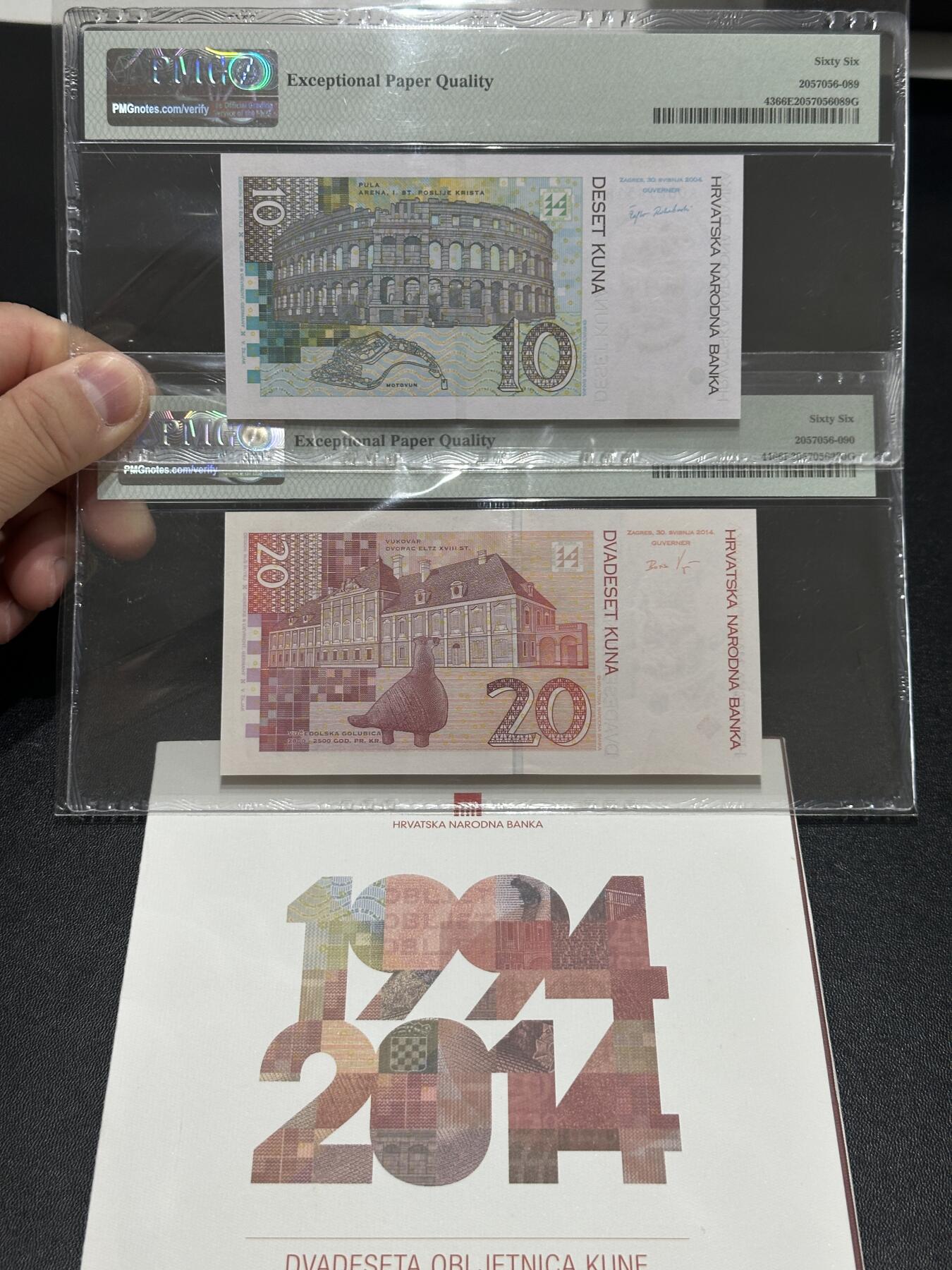 《外钞收藏家》第五百五十三期（本期品种丰富的纪念钞）（本平台长期征集拍品、欢迎藏友们联系合作） 2004和2014年克罗地亚10和20两张一起 PMG66 纪念钞 带原装册子