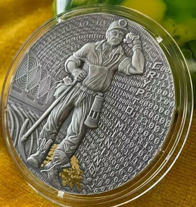 第168期拍卖【长期征集拍品】 纽埃2021，“(0,1 二进制)加密数字货币采矿” , 50克加大(直径达50mm)、高浮雕、仿古、镀金银币. 盒证全. 新颖创新银币.国外原售价310+美元