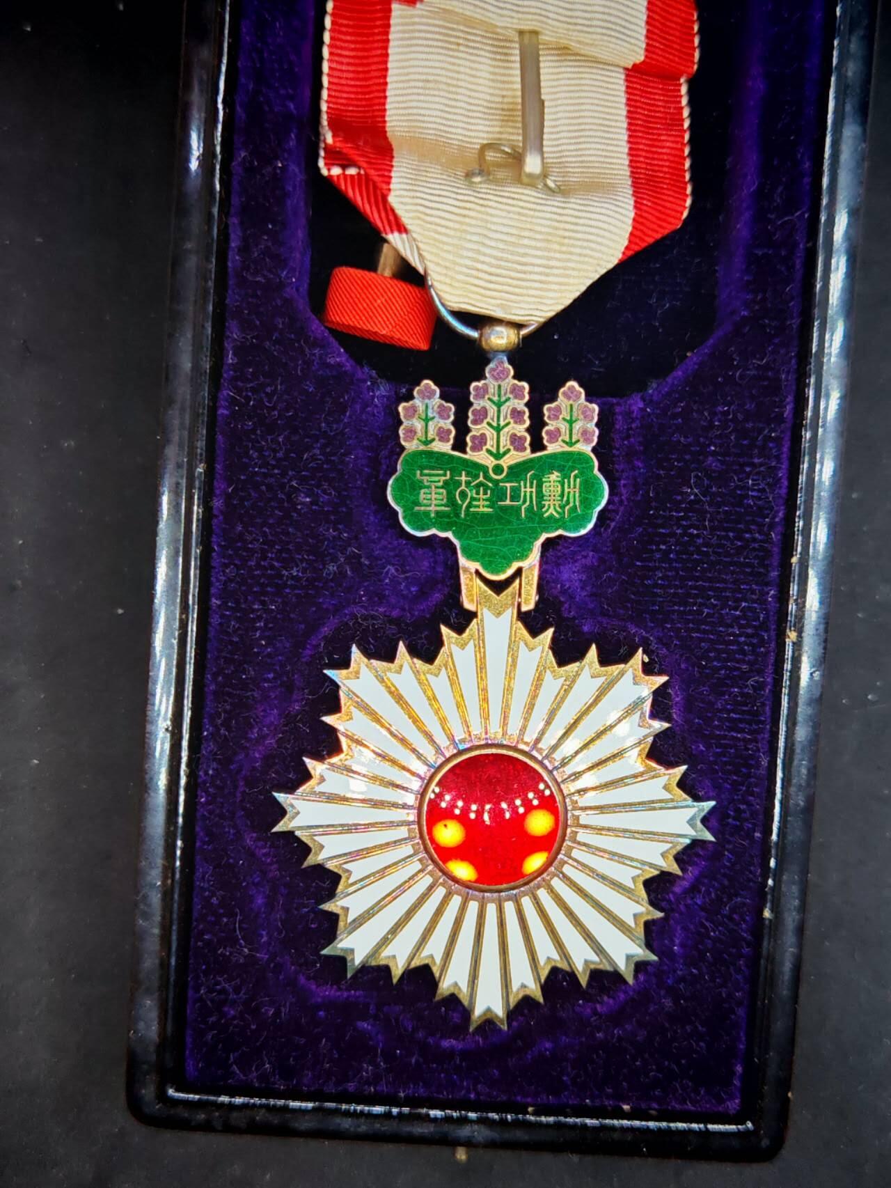 凯旋世界勋赏（第17期）（欢迎送拍）（对拍品有疑问请询问客服，不接受到手刀，出价默认拍品品相。请认真阅读拍卖规则！出价默认已认可！）（收到货请录制开箱视频，无视频概不处理问题。） 日本四旭，带盒、略