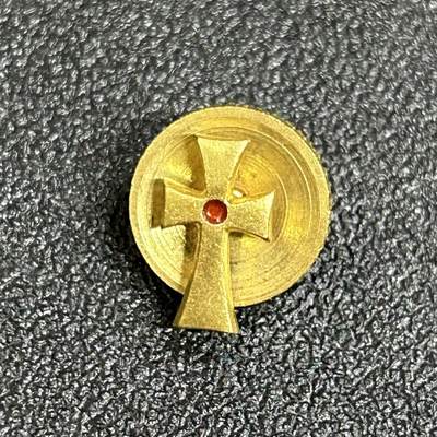 西秦中古拍卖第五十三期 - 欧洲中古十字架徽章 镀金 中间镶彩石