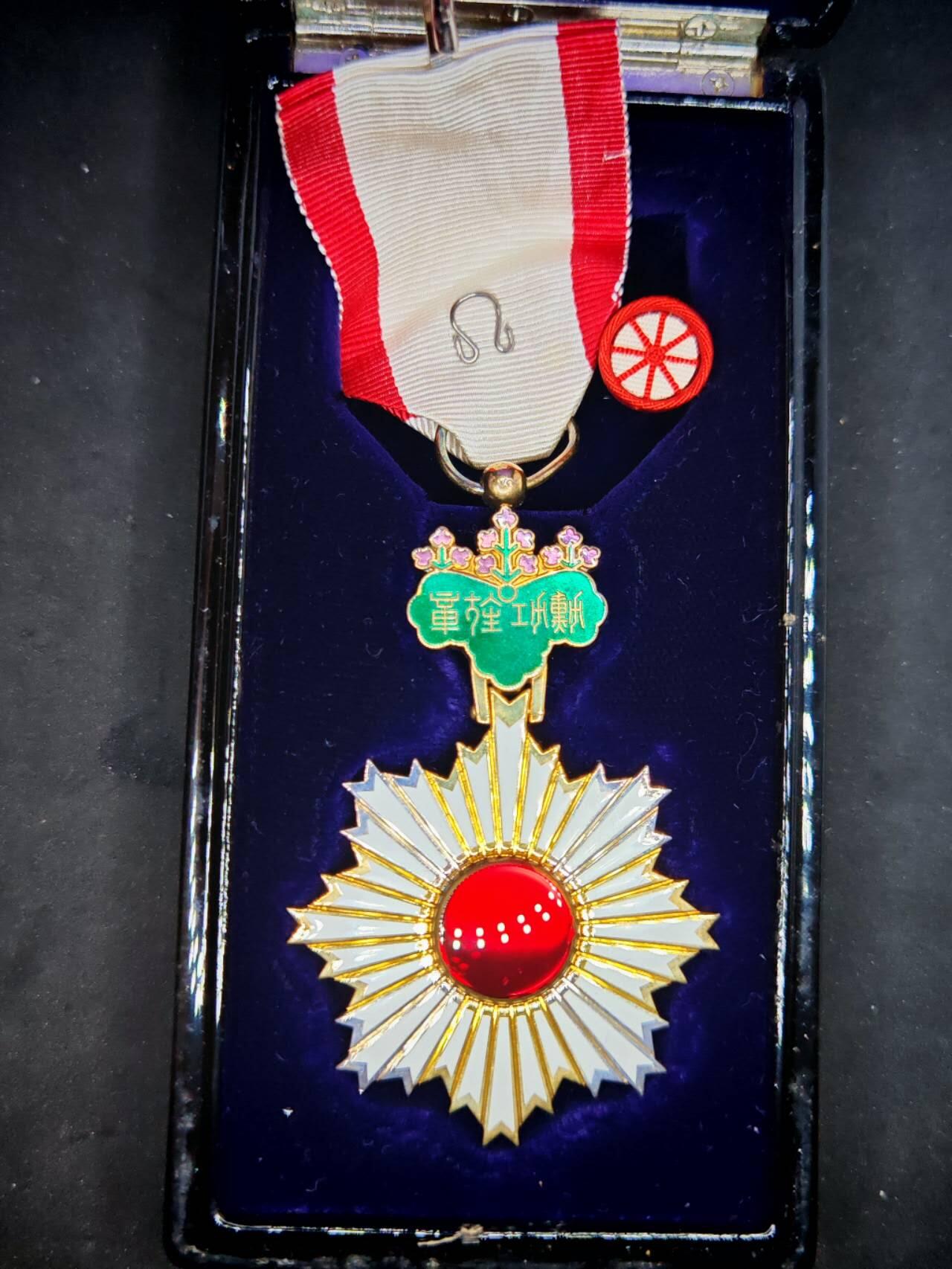 凯旋世界勋赏（第17期）（欢迎送拍）（对拍品有疑问请询问客服，不接受到手刀，出价默认拍品品相。请认真阅读拍卖规则！出价默认已认可！）（收到货请录制开箱视频，无视频概不处理问题。） 日本五旭，带盒、略