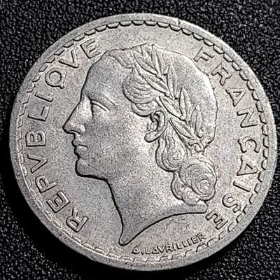 泉币菌-第68场-精品欢乐场-第1场 / 福利放送，感谢大家一直以来的支持。68-72场中，凡拍中15单及以上者，非偏远地区购买者，其所购所有商品满30包邮。       （特别说明：偏远地区包邮条件除满足购满15单及以上外，内蒙古、青海、西藏、宁夏需要满48包邮，新疆、西藏需要满68包邮。） 大铝币 法国1947年5法郎 铝币 31mm 自由女神头像