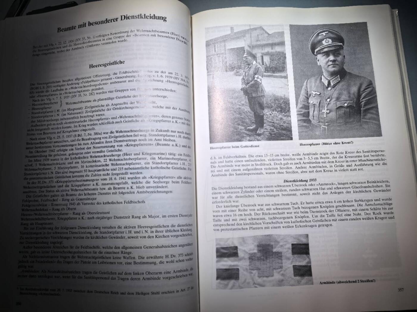盛世勋华——号角文化勋章邮票专场拍卖第273期 鼎力推荐 德国（1939）国防军制服徽章全记录 陆军卷 极为详细 叹为观止 包括制服徽章旗帜装备等等 及各特殊部队专用制服徽章厚达598页 最顶级文献