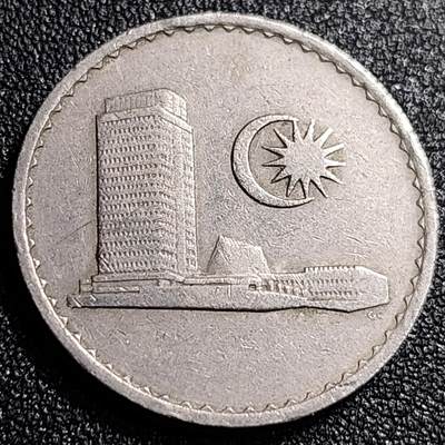 泉币菌-第69场-精品欢乐场-第2场 / 福利放送，感谢大家一直以来的支持。68-72场中，凡拍中15单及以上者，非偏远地区购买者，其所购所有商品满30包邮。       （特别说明：偏远地区包邮条件除满足购满15单及以上外，内蒙古、青海、西藏、宁夏需要满48包邮，新疆、西藏需要满68包邮。） 大镍币 马来西亚1983年50仙 大厦版 铜镍币 27.8mm