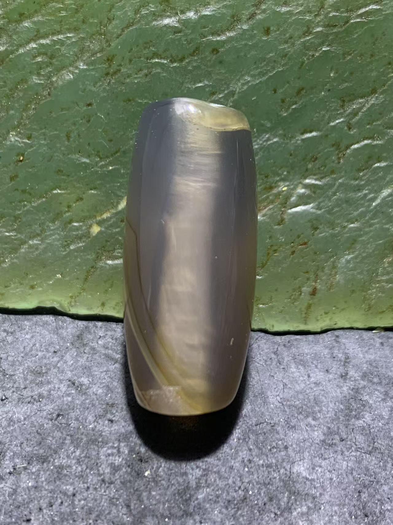高玉化冻料巴西玛瑙随形通货桶珠一个，