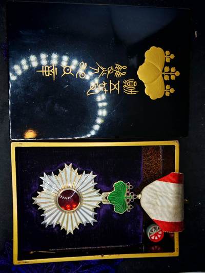 凯旋世界勋赏（第17期）（欢迎送拍）（对拍品有疑问请询问客服，不接受到手刀，出价默认拍品品相。请认真阅读拍卖规则！出价默认已认可！）（收到货请录制开箱视频，无视频概不处理问题。） - 外事勋五等旭日章