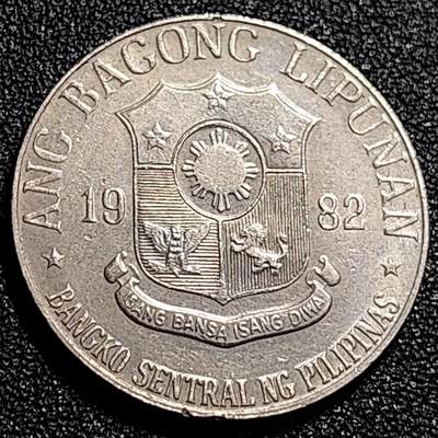 泉币菌-第68场-精品欢乐场-第1场 / 福利放送，感谢大家一直以来的支持。68-72场中，凡拍中15单及以上者，非偏远地区购买者，其所购所有商品满30包邮。       （特别说明：偏远地区包邮条件除满足购满15单及以上外，内蒙古、青海、西藏、宁夏需要满48包邮，新疆、西藏需要满68包邮。） 大镍币 菲律宾1982年1比索铜镍币 扶西·黎刹 29mm