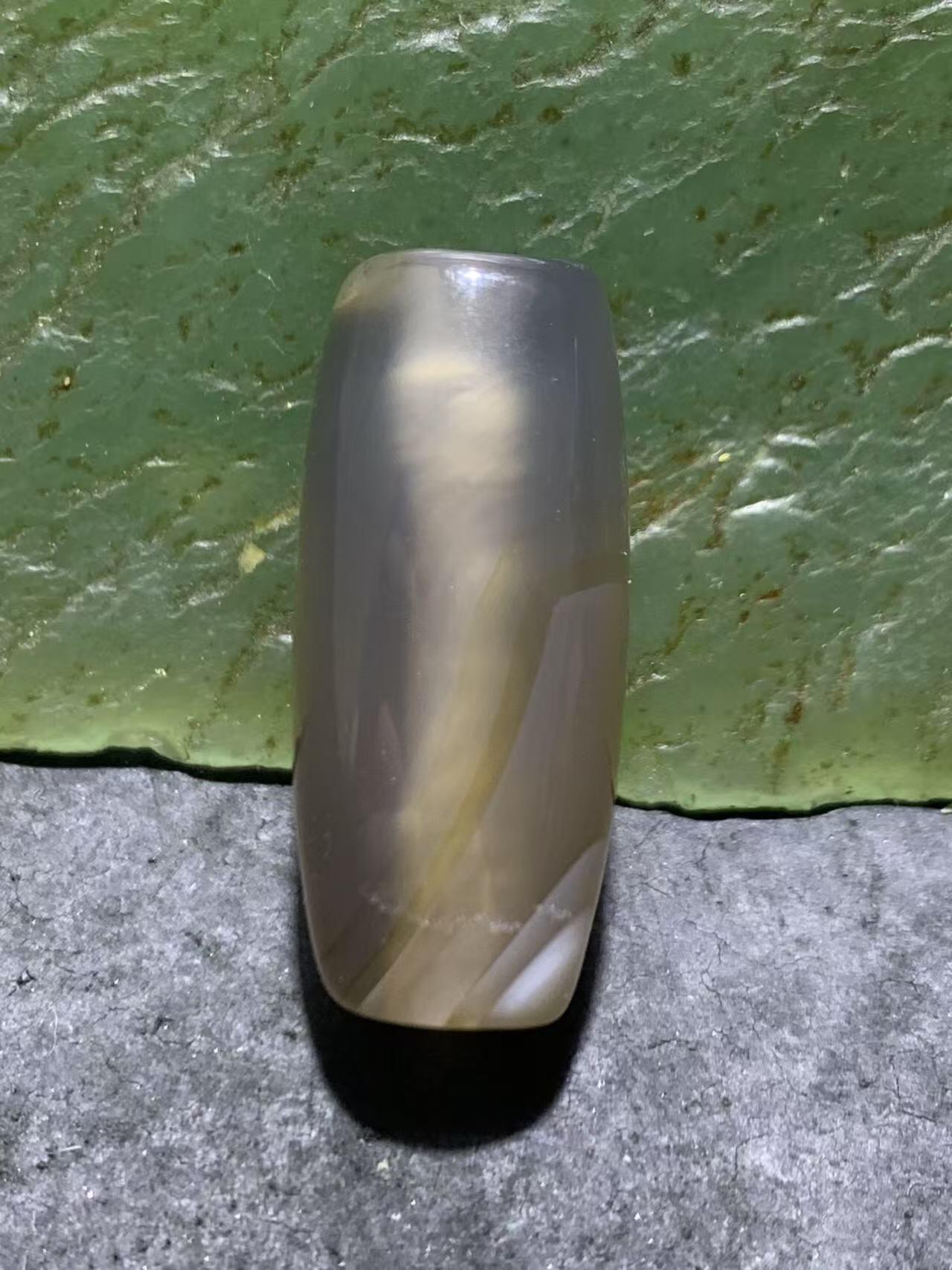 高玉化冻料巴西玛瑙随形通货桶珠一个，