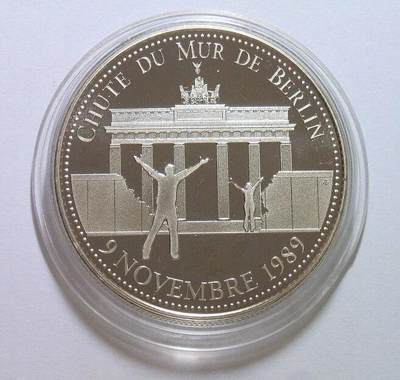 德国1989年11月9日 拆除柏林墙高浮雕精制大镀银章 40MM - 德国1989年11月9日 拆除柏林墙高浮雕精制大镀银章 40MM