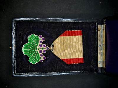 凯旋世界勋赏（第17期）（欢迎送拍）（对拍品有疑问请询问客服，不接受到手刀，出价默认拍品品相。请认真阅读拍卖规则！出价默认已认可！）（收到货请录制开箱视频，无视频概不处理问题。） - 七等青叶勋章