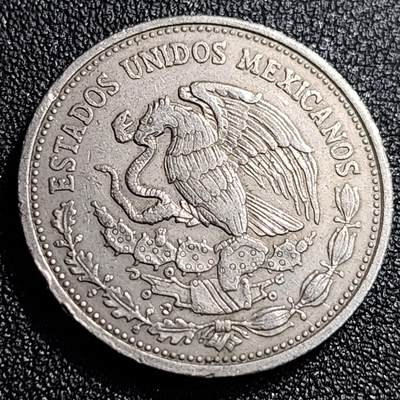 泉币菌-第69场-精品欢乐场-第2场 / 福利放送，感谢大家一直以来的支持。68-72场中，凡拍中15单及以上者，非偏远地区购买者，其所购所有商品满30包邮。       （特别说明：偏远地区包邮条件除满足购满15单及以上外，内蒙古、青海、西藏、宁夏需要满48包邮，新疆、西藏需要满68包邮。） 大镍币 1986年 墨西哥500比索 总统弗朗西斯科·马德罗 28.5mm 