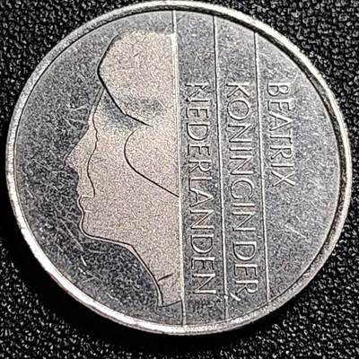 泉币菌-第68场-精品欢乐场-第1场 / 福利放送，感谢大家一直以来的支持。68-72场中，凡拍中15单及以上者，非偏远地区购买者，其所购所有商品满30包邮。       （特别说明：偏远地区包邮条件除满足购满15单及以上外，内蒙古、青海、西藏、宁夏需要满48包邮，新疆、西藏需要满68包邮。） 1988年 荷兰王国1盾镍币 贝娅特丽克丝头像 入欧前 已绝版 25mm