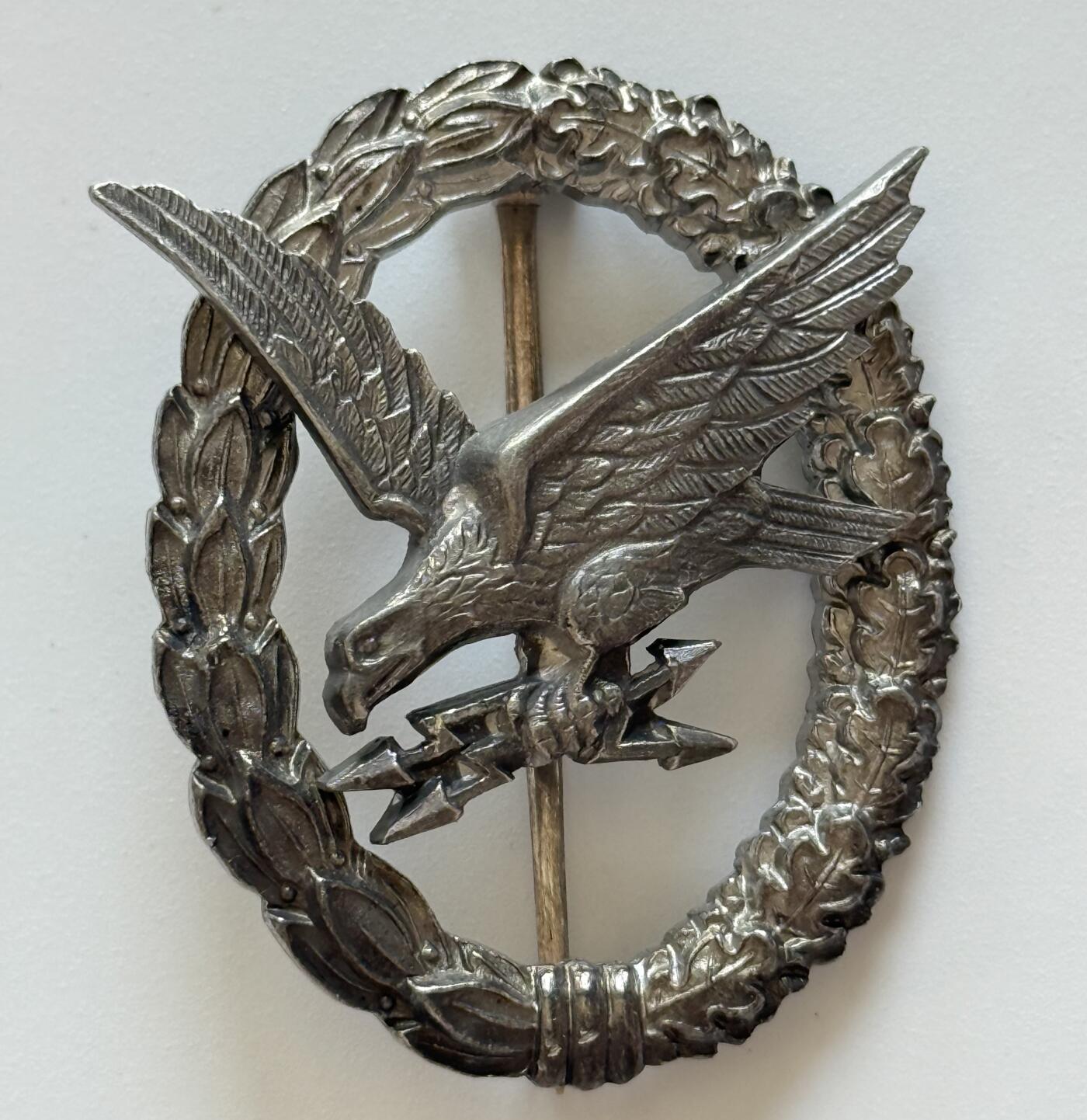 RimeNova韵星2025军品类夏季拍卖会-- RimeNova 2025 Summer Militaria Sale 1957版德国航空机炮手奖章